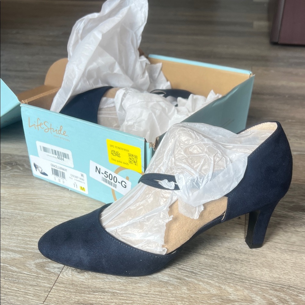 Life Stride Navy Suede Mid Heel Pump